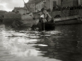 RESCATE DE UN BARCO HUNDIENDOSE EN EL MUELLE. (Foto 2/4)
