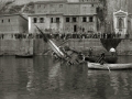 RESCATE DE UN BARCO HUNDIENDOSE EN EL MUELLE. (Foto 3/4)