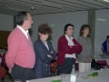 Miembros de Euskadiko Ezkerra en una reunión del partido. Al fondo, Jon Arrieta