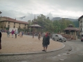 Gente en la plaza de los Fueros durante el rodaje de la película Fiesta