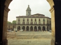 Plaza de los Fueros desde los soportales del Ayuntamiento