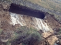 Rotura de un canal de agua en el camino de Arantzazu