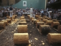 Aizkolari en la plaza de la Trinidad de Donostia-San Sebastián