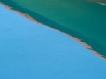 Ontzi baten kaskoaren isla. Abstraktua.