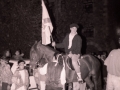 Joven montado a caballo durante la tamborrada