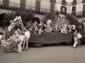 Desfile de una carroza en la plaza de los Fueros