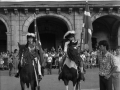 Desfile de los generales delante del Ayuntamiento