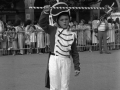 El director de la compañía durante el desfile en la plaza de los Fueros