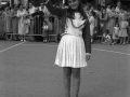 La cantinera de la compañía durante el desfile en la plaza de los Fueros
