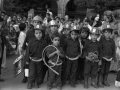 Niños disfrazados de bomberos