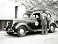 TAXI ESTACIONADO EN UNA CALLE. (Foto 3/3)