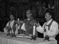 El obispo Setien y el párroco Madinabeitia durante la homilía