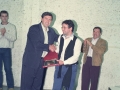 Acto de entrega de una placa. Detrás junto a la pared, Angel Iturbe