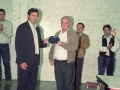 Acto de entrega de una placa. Detrás junto a la pared, Angel Iturbe