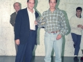 Entrega de un trofeo de las finales de pelota