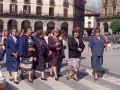 Grupo de mujeres durante los actos de traslado de la imagen de San Miguel de Aozaraza, en la plaza de los Fueros