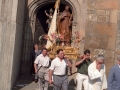 Traslado de la imagen de San Miguel de Aozaraza acompañada por una comitiva