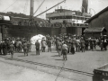 TROPAS EMBARCANDO EN EL PUERTO DE PASAIA CON DESTINO A LA CONTIENDA DE AFRICA. (Foto 3/20)