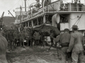 TROPAS EMBARCANDO EN EL PUERTO DE PASAIA CON DESTINO A LA CONTIENDA DE AFRICA. (Foto 18/20)