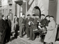 TXISTULARIS DE LA BANDA MUNICIPAL DEL AYUNTAMIENTO EN LA PUERTA DE EUSKAL BILLERA, ENTRE ELLAS SE ENCUENTRAN ANSORENA, PIO ARTOLA, LECEA, UNANUE Y GOÑI. (Foto 4/5)