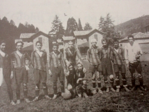 Club Inca en el campo de fútbol de Mahala