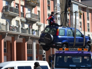 Coche sumergido en el río Aramaiona