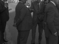 El alcalde Reyes Korkostegi mostrando las obras del instituto Zuazola a Juan María Araluce