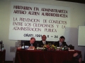 El Ararteko Juan San Martin, Eli Galdos y José María González Zorrilla durante unas conferencias en la universidad