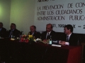 Celebración de unas conferencias en la universidad. En la mesa de ponentes se encuentran el Ararteko Juan San Martin, Eli Galdos y José María González Zorrilla