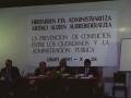 Celebración de unas conferencias en la universidad. En la mesa de ponentes se encuentran el Ararteko Juan San Martin, Eli Galdos y José María González Zorrilla