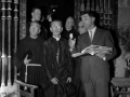 El arzobispo de Nagasaki visitando la iglesia de San Miguel