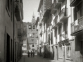 VISTA DE UNA CALLE DE ZARAUTZ CON LA PARROQUIA AL FONDO. (Foto 1/1)