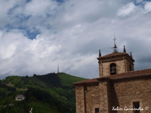 Iglesia de la Asuncion y monte Usurbe