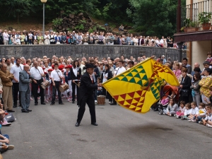 Beasango bandera dantzan