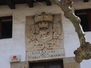 Arbizuko udaletxearen armarria.