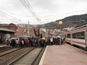 Jendetza Zumarragako tren geltokian.