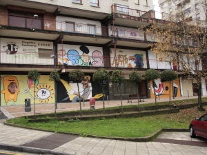 Graffitiak Ezkiaga auzoan.
