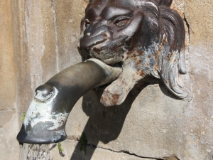 Plazako iturria.
