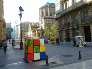 Reziklarte erakusketa Donostian.