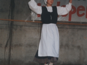 Dantzaria arin-arina dantzatzen Santa Fe jaietan