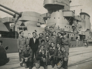 Soldaduak España korazatuaren aurrean