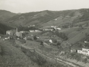 Zaldibiako herriaren panoramika Goroskindegitik ikusia