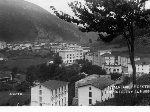 "Balneario de Cestona. Los Hoteles y el Pueblo"