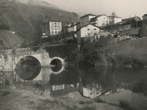 Cestona (Guipúzcoa) : puente sobre el río Urola = pont sur l'Urola